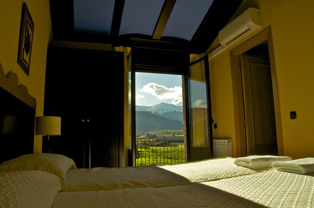 Hotel El Comendador Anon Room photo